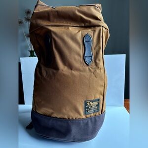 Filson Daypack / Backpack NWT
Whiskey color